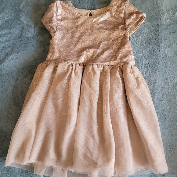 Assorted Girls' Dresses Collection - Picture 6 of 16